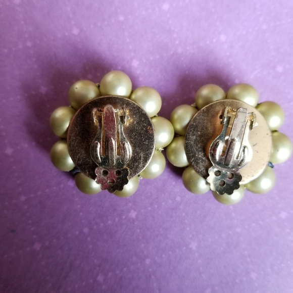 Relisted- Vintage moonglow yellow clip earrings beaded gold - Picture 4 of 5